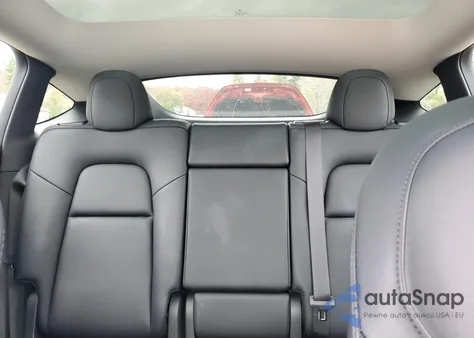 2022 Tesla Model Y z USA, uszkodzony, nr VIN 7SAYGAEE8NF565939